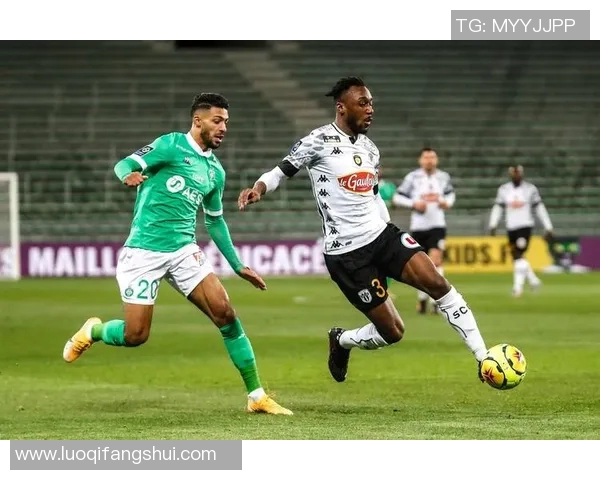 激情四溢的绿茵场上对决,足球比赛中的战术博弈与球员精彩表现全方位解析 激情四溢的绿茵场上对决,足球比赛中的战术博弈与球员精彩表现全方位解析